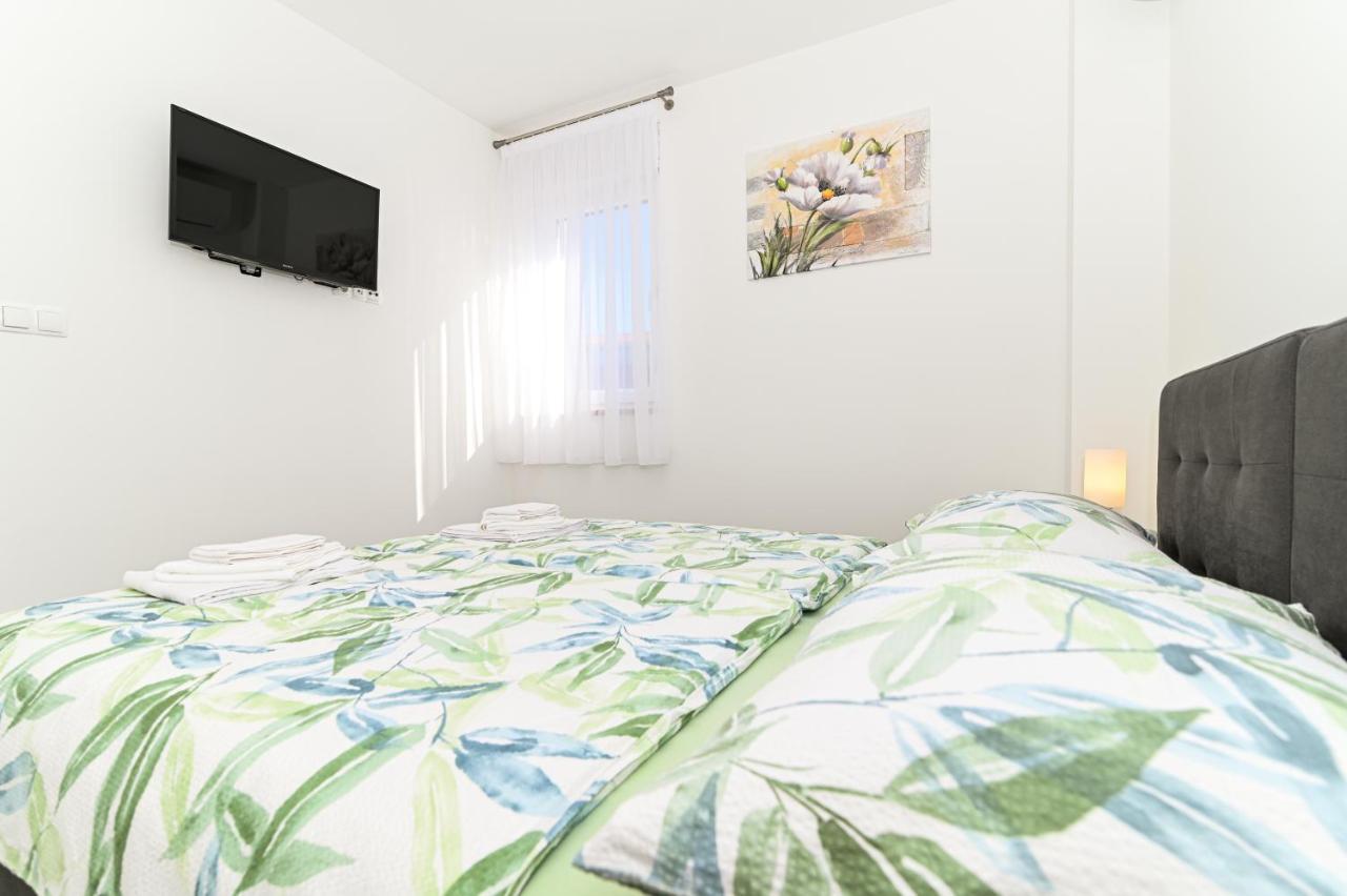 Luxury Apartment With Swimming Pool Ana Трогір Екстер'єр фото